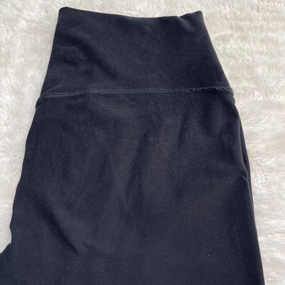 Alo Women's Black Mid-Rise Cropped Leggings Size Small - Picture 5 of 8